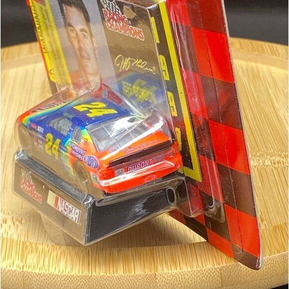 NIOB 1:64 scale 1997 NASCAR car of Jeff Gordon and collectors card - Picture 6 of 7